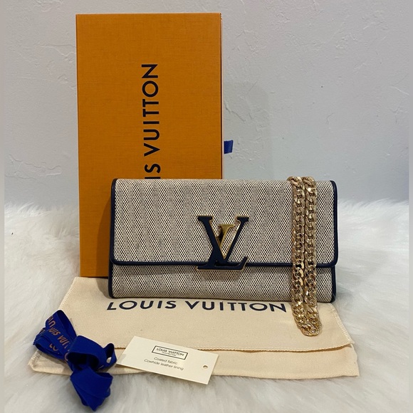 Louis Vuitton Handbags - 2021 Louis Vuitton Canvas Capucines Wallet